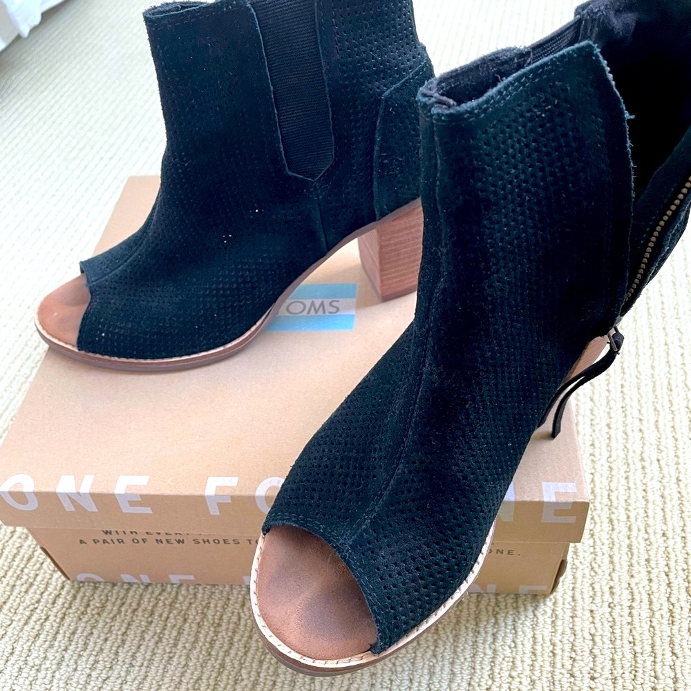 TOMS Women's Black Peep-Toe Ankle Boots GUC